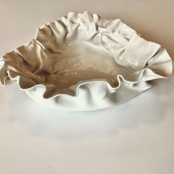 Hand-made Creamy White Heart with Ruffled Edge Ceramic Dish - LARGE - Picture 7 of 7